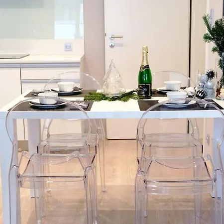 Sublime With Big Terrace דירה